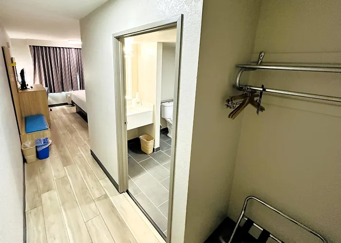 Days Inn By Wyndham Holland